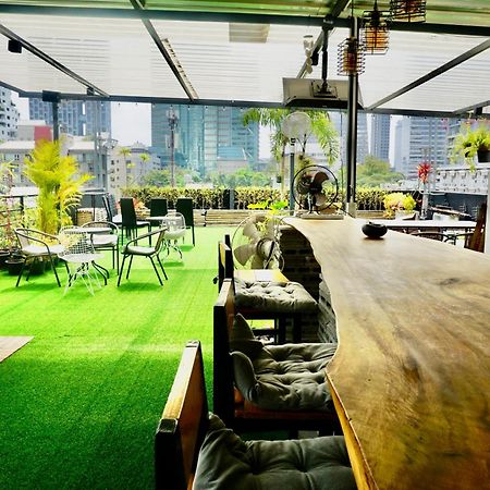 Hash Apartment With Unique Chill Design At Silom Soi 3 방콕 외부 사진