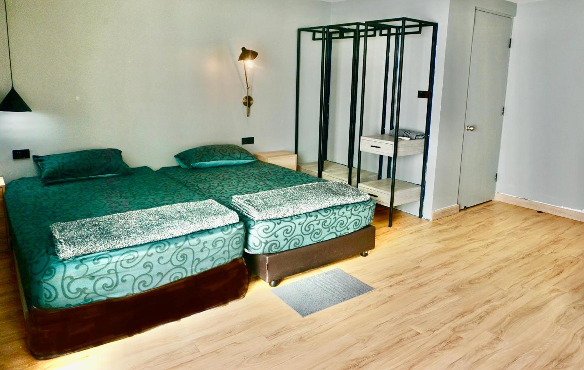 Hash Apartment With Unique Chill Design At Silom Soi 3 방콕 외부 사진