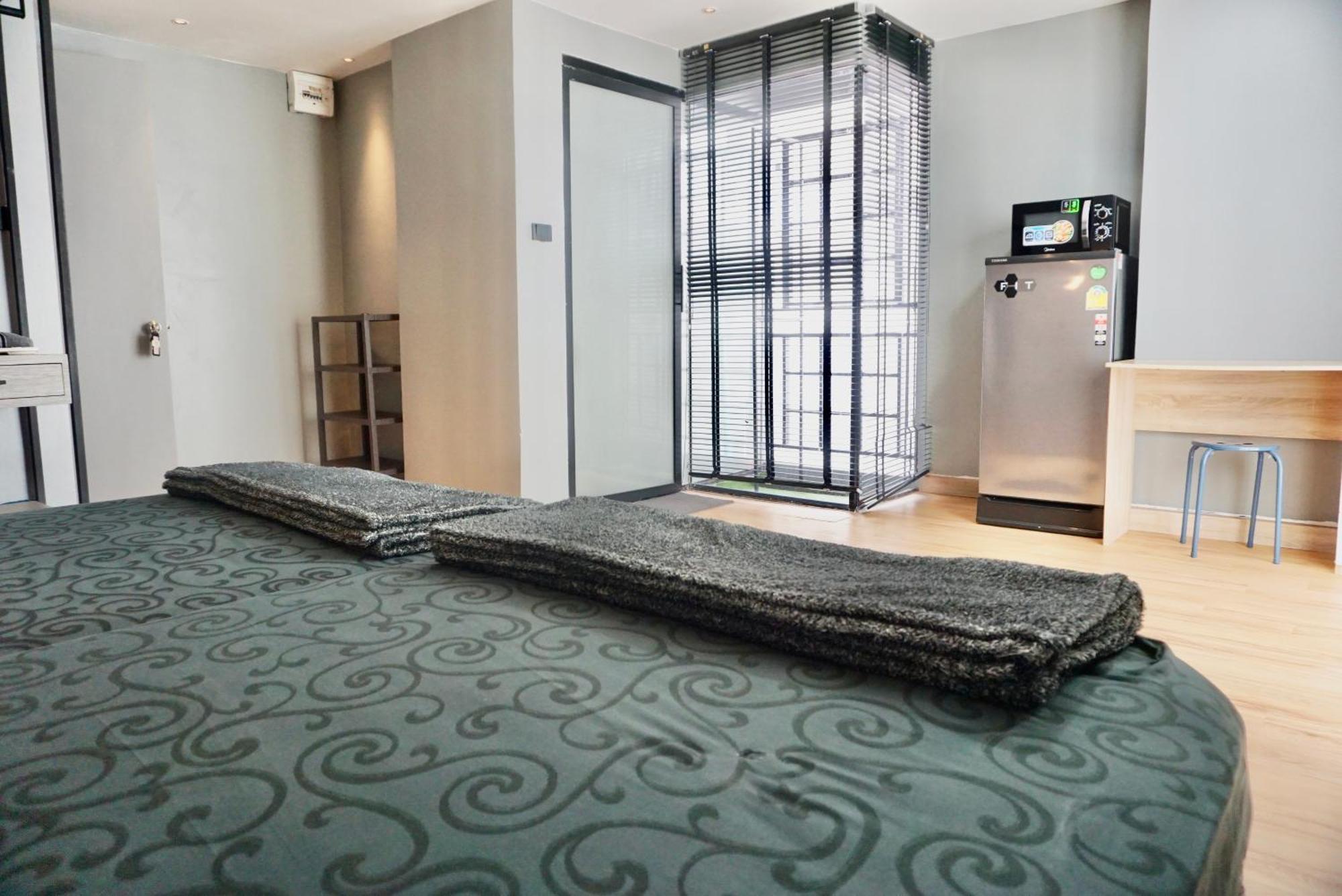 Hash Apartment With Unique Chill Design At Silom Soi 3 방콕 외부 사진