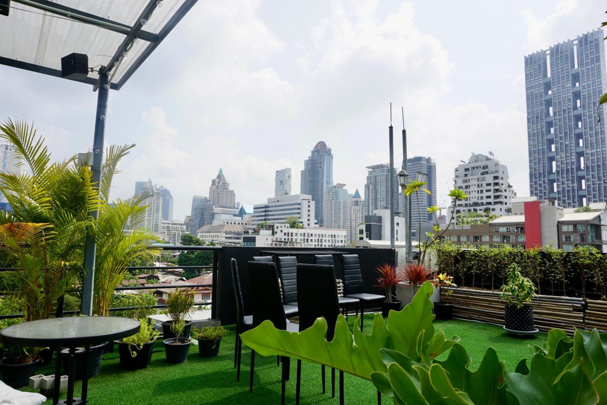 Hash Apartment With Unique Chill Design At Silom Soi 3 방콕 외부 사진