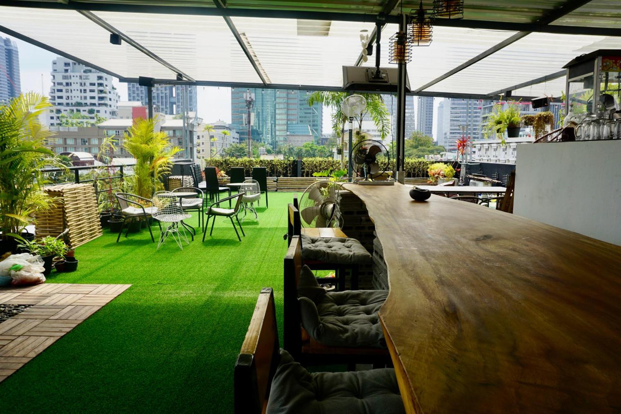 Hash Apartment With Unique Chill Design At Silom Soi 3 방콕 외부 사진