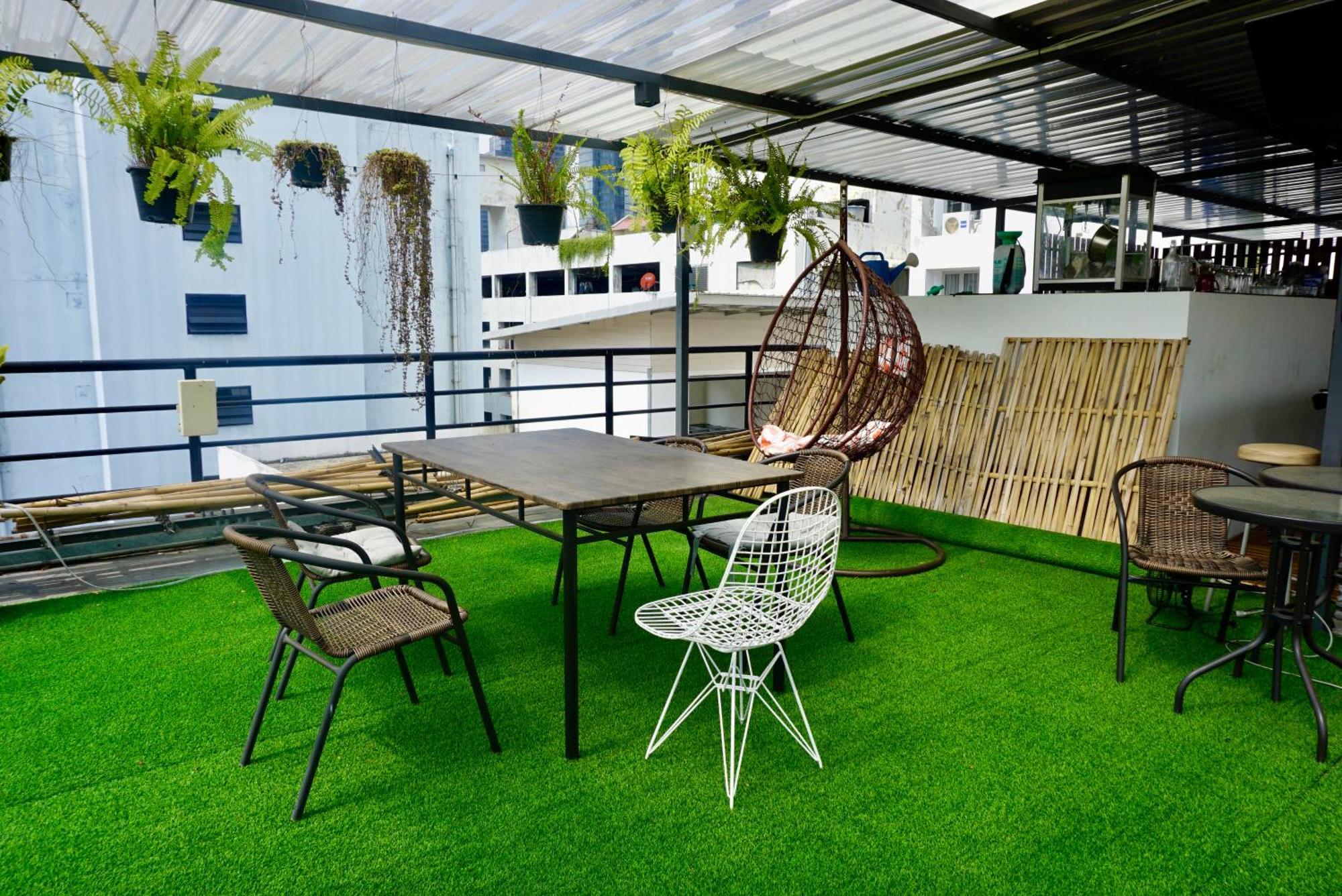 Hash Apartment With Unique Chill Design At Silom Soi 3 방콕 외부 사진
