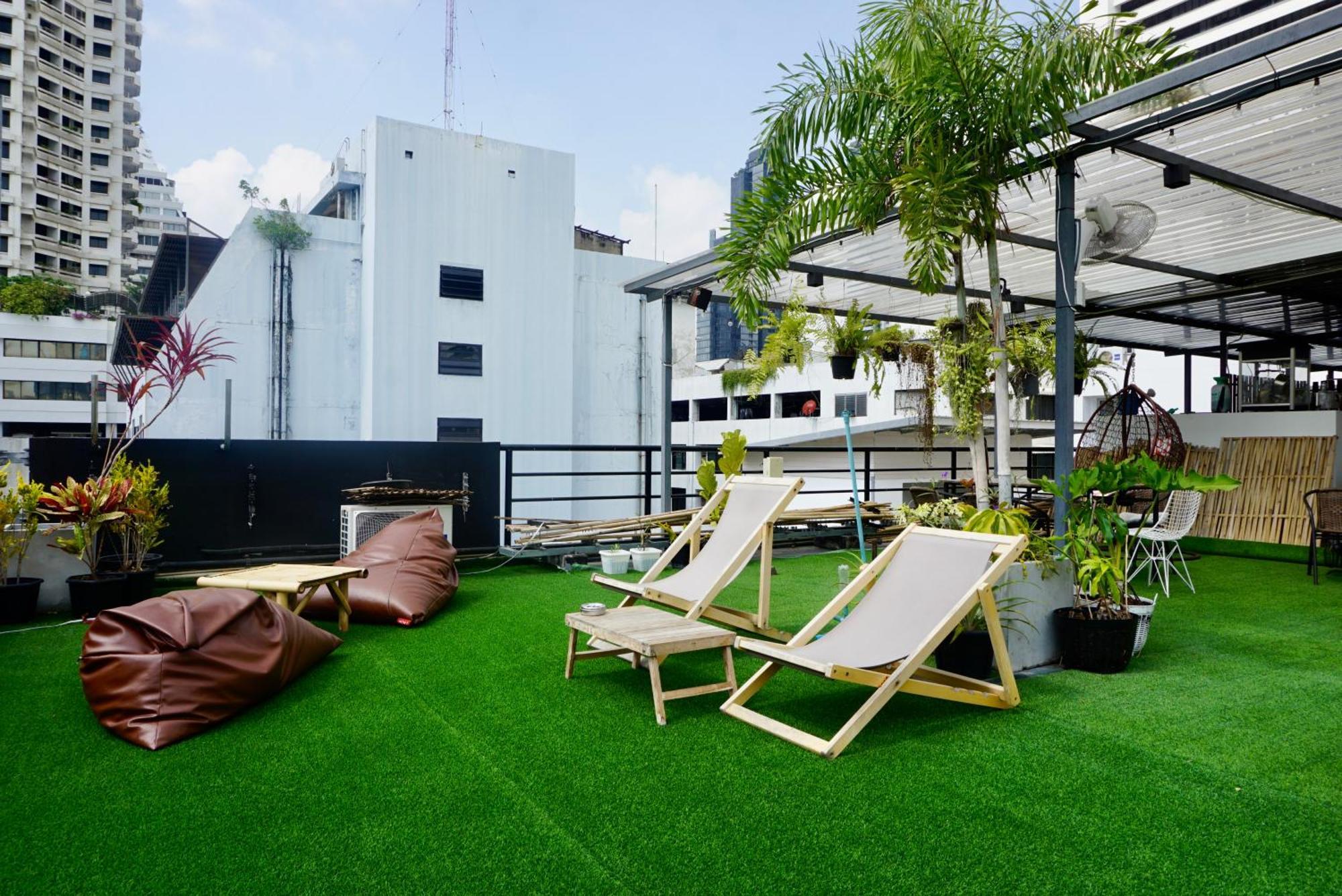 Hash Apartment With Unique Chill Design At Silom Soi 3 방콕 외부 사진